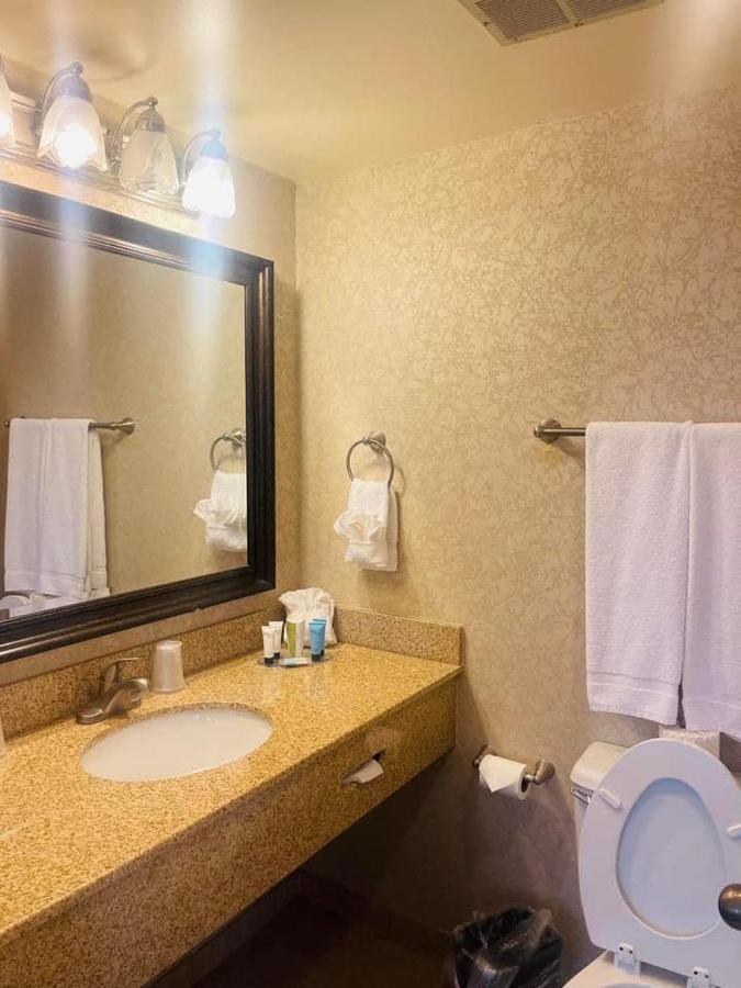 Senate Suites Extended Stay Hotel Topeka Bagian luar foto