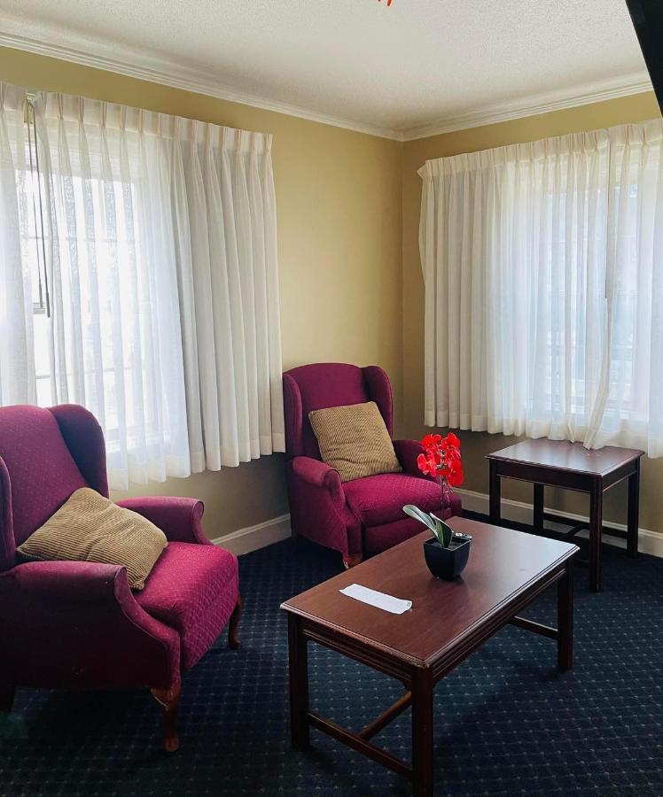 Senate Suites Extended Stay Hotel Topeka Bagian luar foto