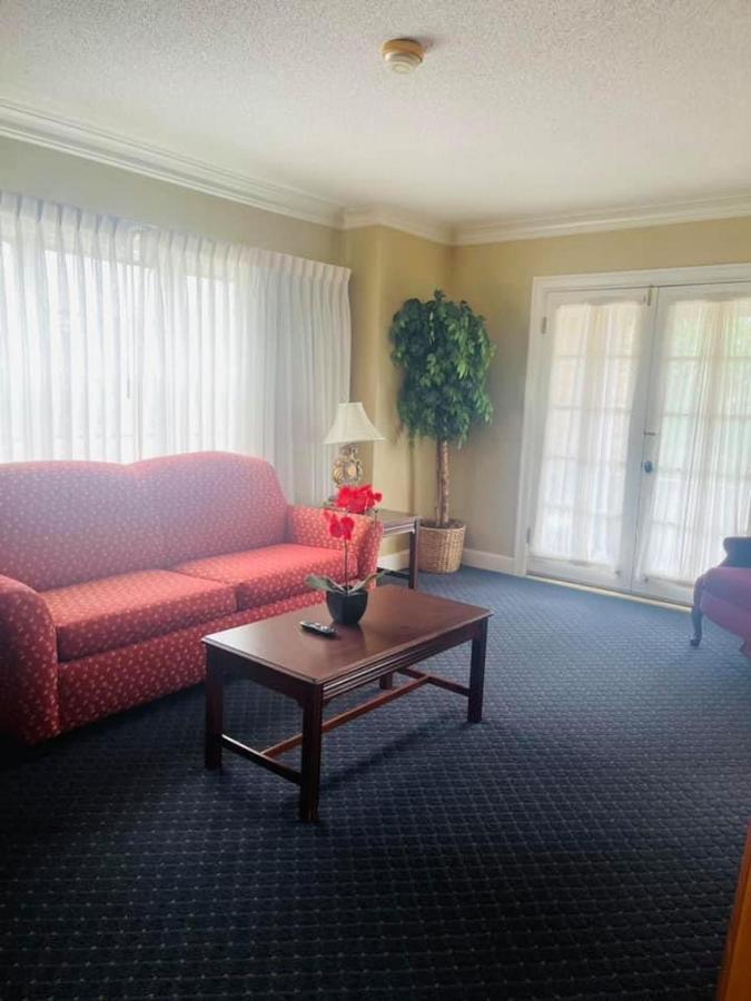 Senate Suites Extended Stay Hotel Topeka Bagian luar foto
