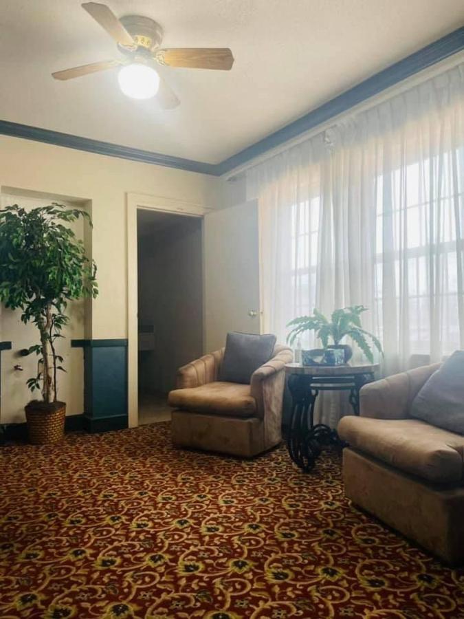 Senate Suites Extended Stay Hotel Topeka Bagian luar foto