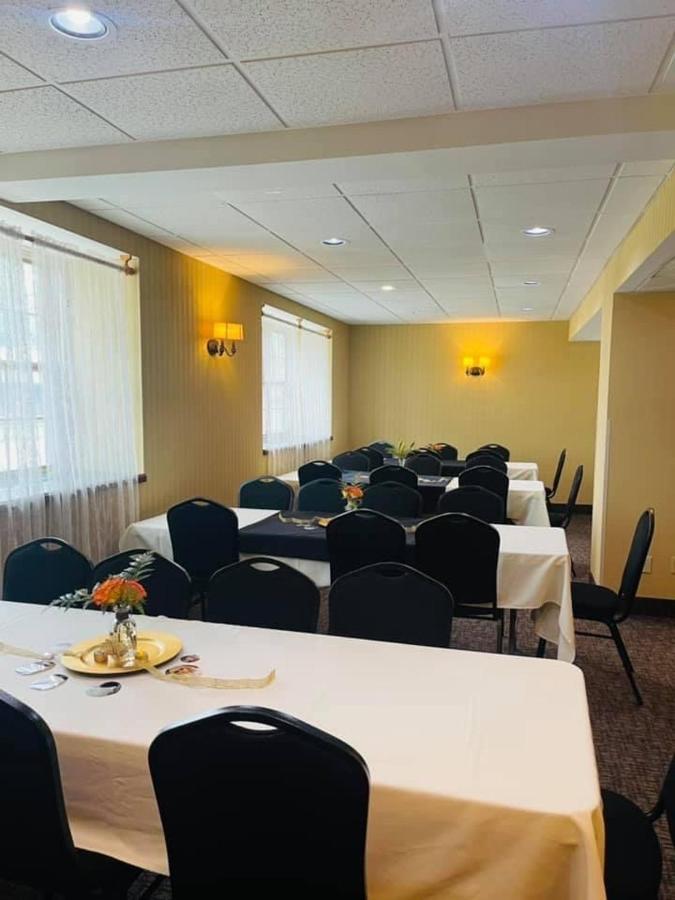 Senate Suites Extended Stay Hotel Topeka Bagian luar foto