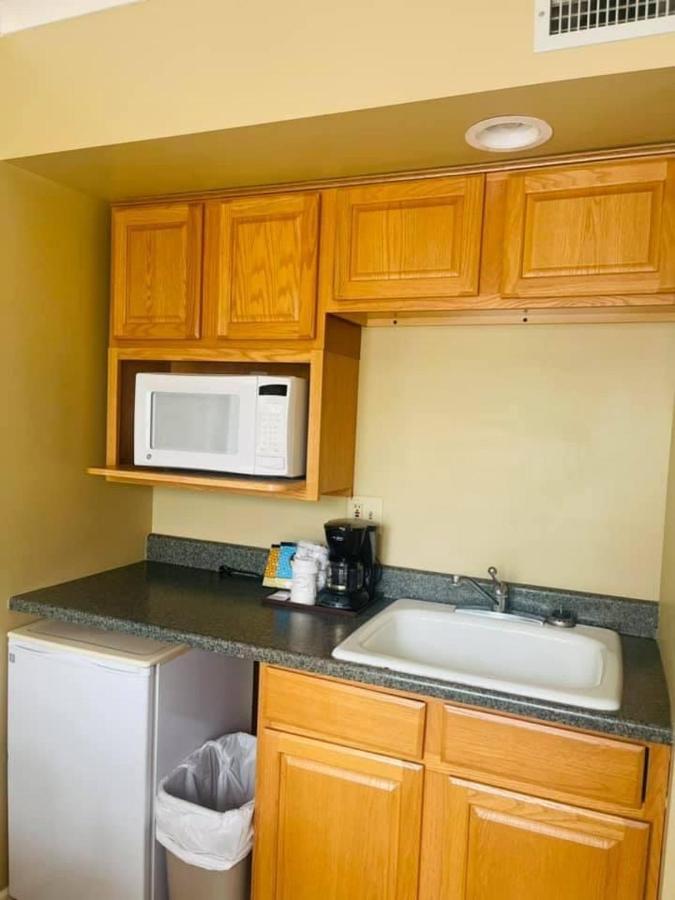 Senate Suites Extended Stay Hotel Topeka Bagian luar foto