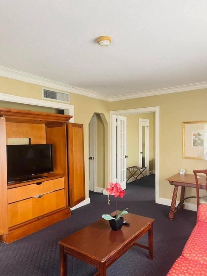 Senate Suites Extended Stay Hotel Topeka Bagian luar foto