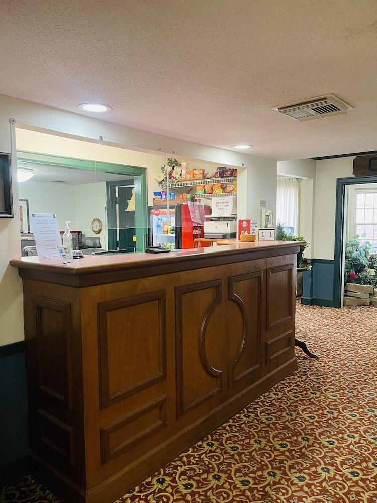Senate Suites Extended Stay Hotel Topeka Bagian luar foto