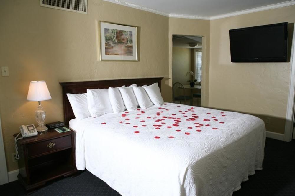 Senate Suites Extended Stay Hotel Topeka Bagian luar foto