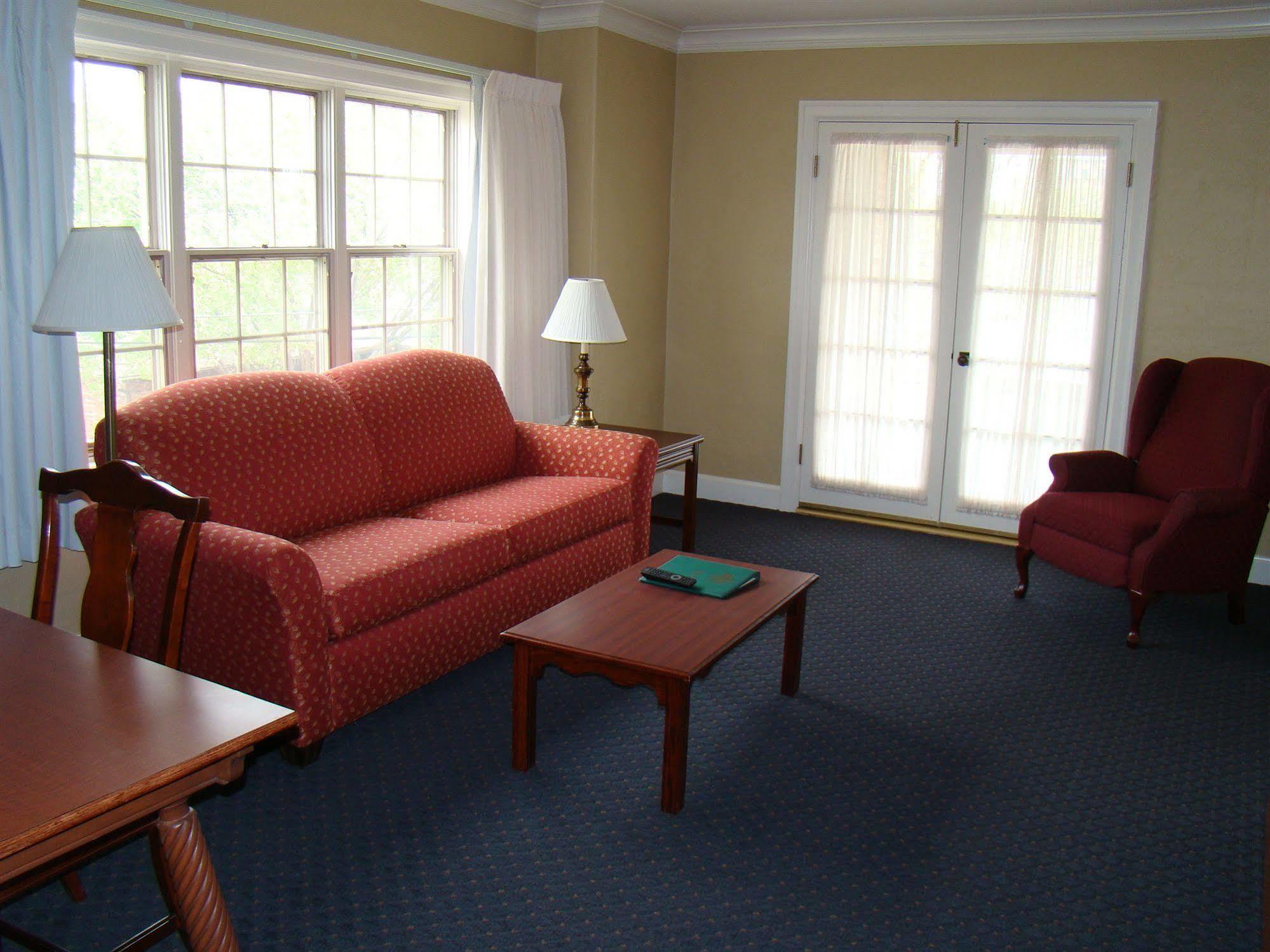 Senate Suites Extended Stay Hotel Topeka Bagian luar foto