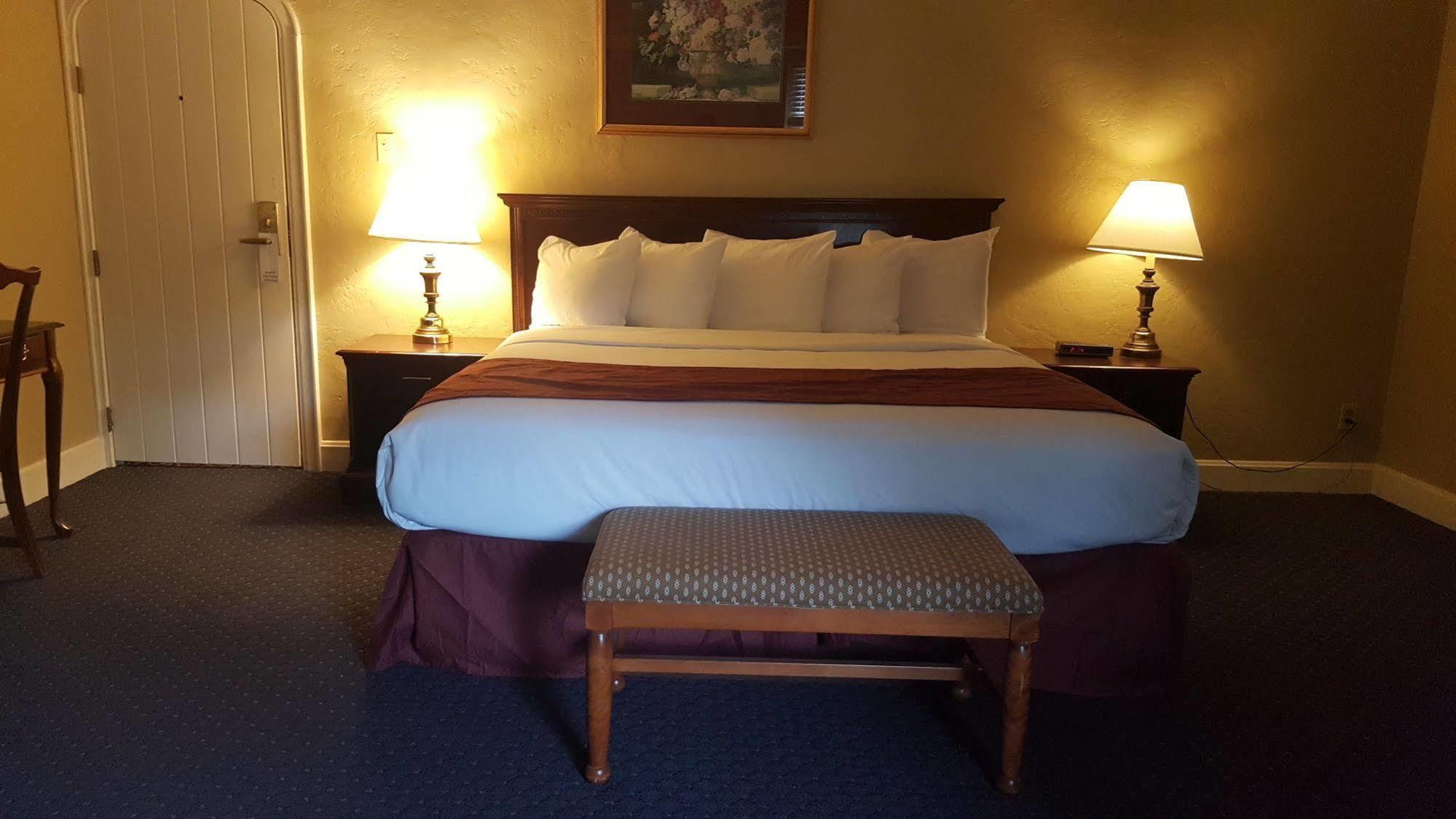 Senate Suites Extended Stay Hotel Topeka Bagian luar foto