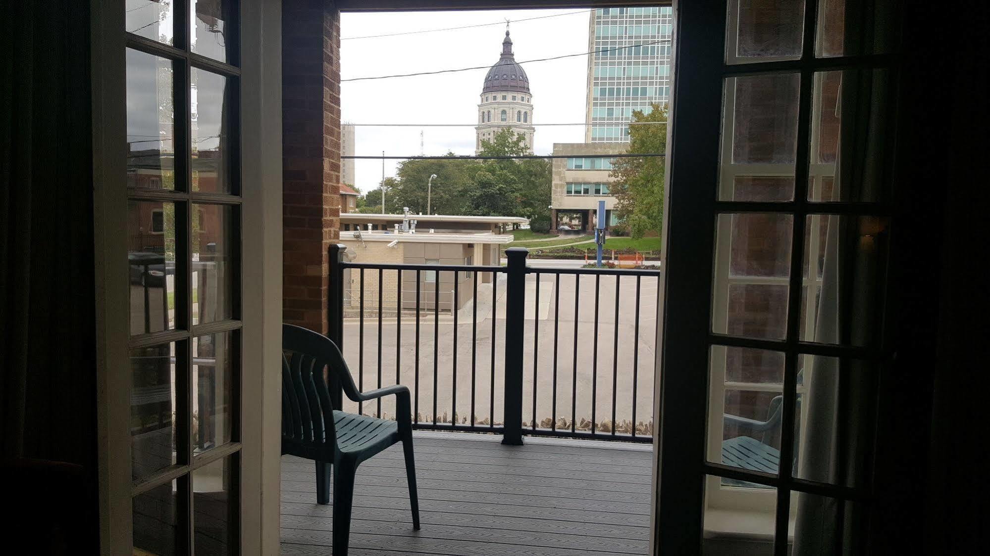Senate Suites Extended Stay Hotel Topeka Bagian luar foto